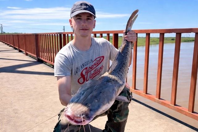 Un joven de Santo Tomé sacó un surubí de casi 10 kilos desde el puente Carretero: El mejor día de mi vida