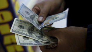 El dólar blue sigue fluctuando