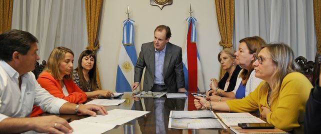 Medidas conjuntas. El gobierno provincial busca la mayor contención a los afectados.