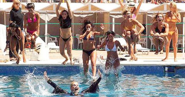 Las estrellas reinauguraron la pileta del Hotel Provincial con un chapuz&oacute;n colectivo