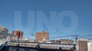 El cielo se presenta despejado en Paraná&nbsp; con temperaturas promedio de entre 11 y 23 grados y vientos del sudoeste en el orden de los 42 a 60 km la hora, según el SMN