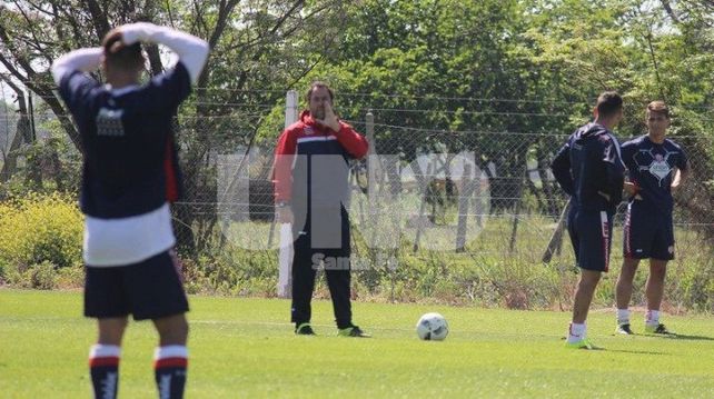 Molesto. El entrenador rojiblanco acusó a la prensa de dramatizar el presente.