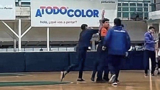 La agresión se dio después del partido entre Rowing y San Agustín.