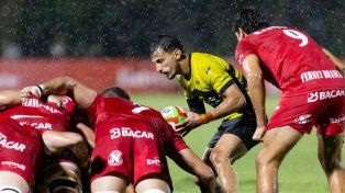 El medio scrum de CRAI, Alejandro Molinas, en el choque de Peñarol con Dogos bajo la lluvia en Córdoba. &nbsp;