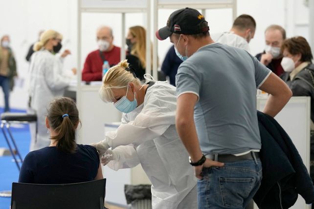 Un vacunatorio en plena actividad en Zagreb