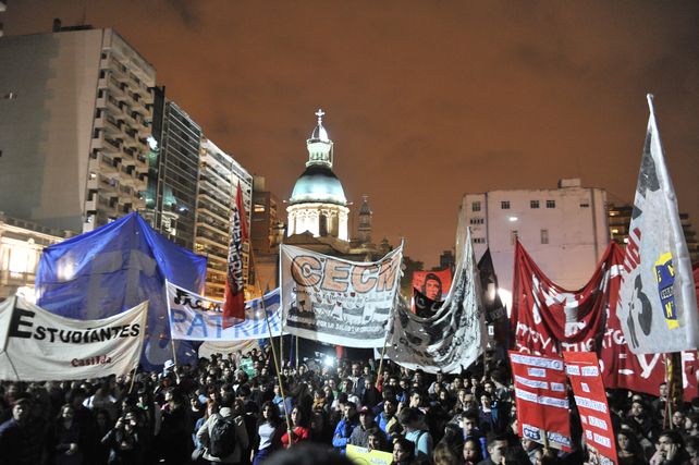 fuerte presencia. Los manifestantes se ubicaron mayoritariamente en el Pasaje Juramento.