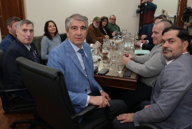 La ronda de paritarias se abrió este jueves a la mañana en la Casa Gris.