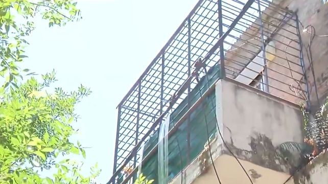 El nene quedó encerrado en el balcón llorando hasta que los vecinos alertaron a la policía.&nbsp;