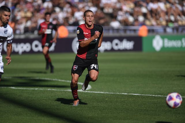 Genaro Rossi será prestado por Newells a otro club. En el año jugó solamente contra Platense en el debut en la liga.