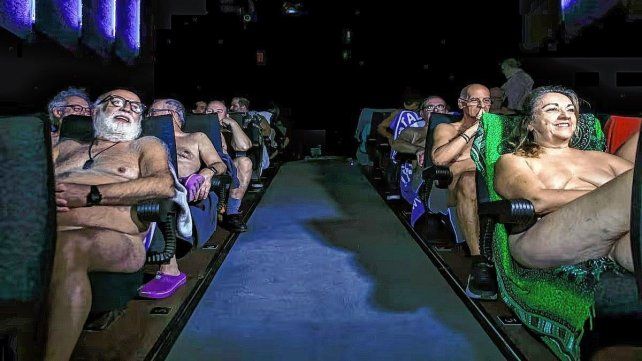 Se hizo una exhibición de cine nudista en España y fue un éxito