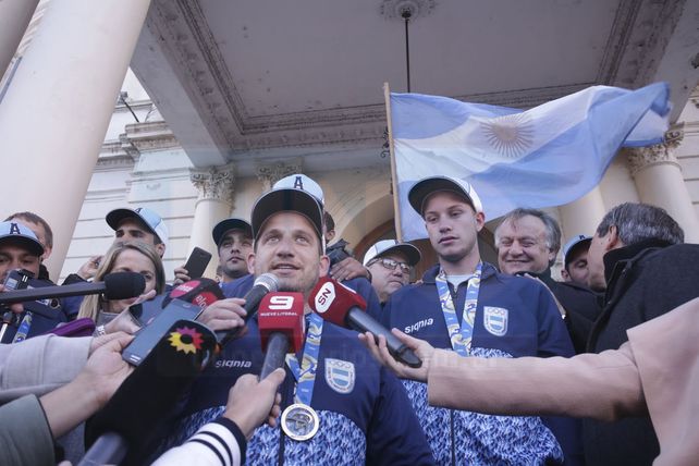 Histórico recibimiento a los jugadores de sóftbol campeones del mundo
