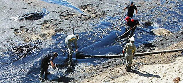 El gobierno de Chubut denunci&oacute; a una terminal por el vertido de crudo