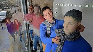 Dos jóvenes imprimen modelos de sí mismos en 3D para encontrar pareja