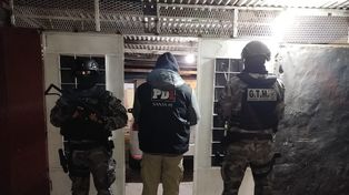 Operativo antinarco: 12 detenidos y droga escondida en el botín de un nene