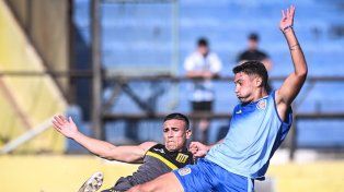 Alejo Veliz anotó un gol ante Almirante Brown en el amistoso de Central en Arroyo Seco.