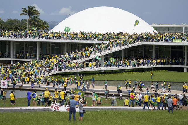 Manifestantes y simpatizantes del expresidente brasileño Jair Bolsonaro