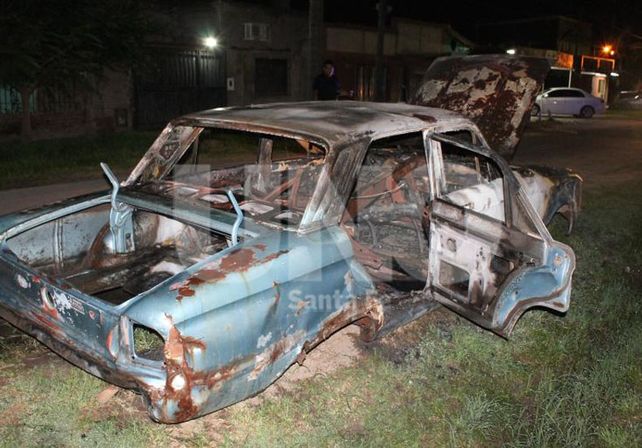 Otro auto incendiado en Santa Fe