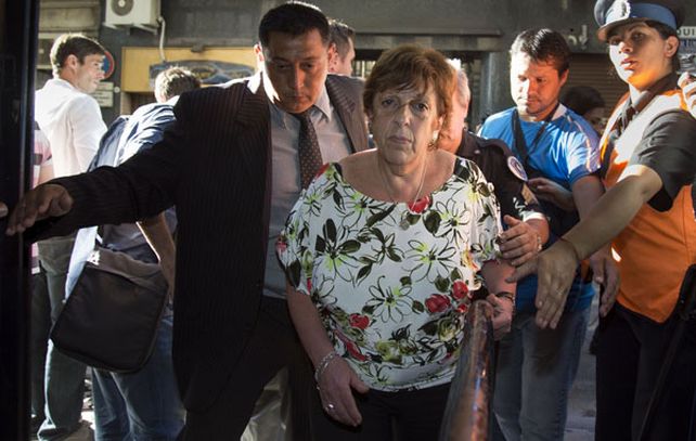 Los análisis incluyeron la inspección de las manchas de sangre y una pericia balística sobre la trayectoria que siguió la cápsula servida.