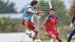 Entre la lluvia y decisiones, Madelón piensa en los 11 de Unión para recibir a Aldosivi