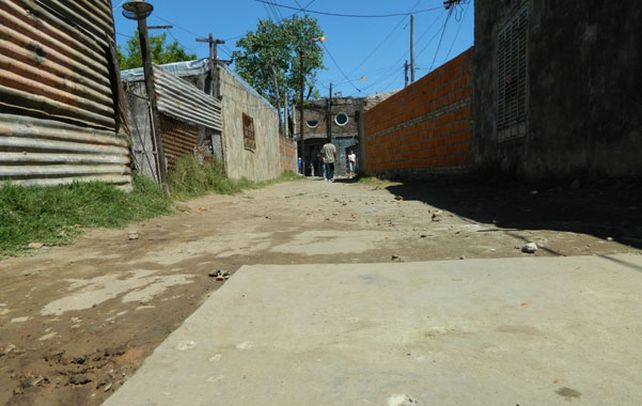 Postal. Un típico pasillo de Ludueña donde operó un búnker. “Los narcos son dueños del barrio”