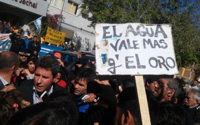 Tensión. Uñac trató con manifestantes de Jáchal y fue agredido.&nbsp;