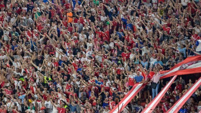 Murió un hincha de Argentinos durante el triunfo ante Instituto en La Paternal Murió un hincha de Argentinos durante el triunfo ante Instituto en La Paternal