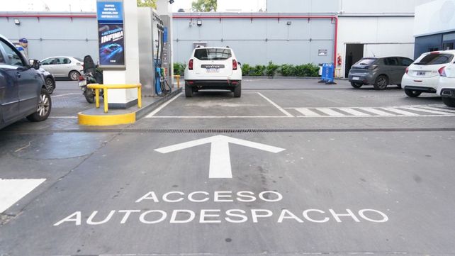 La estación de Ovidio Lagos y 27 de Febrero ofrece nafta más barata durante la madrugada.