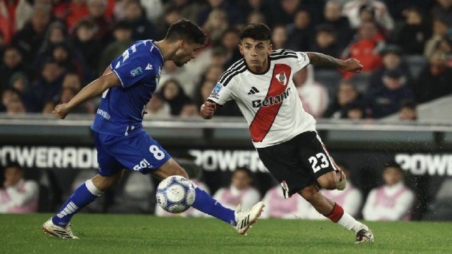 River y Vélez juegan en el Monumental.