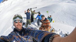 Palas a la obra. La banda construyendo un spot para un salto.