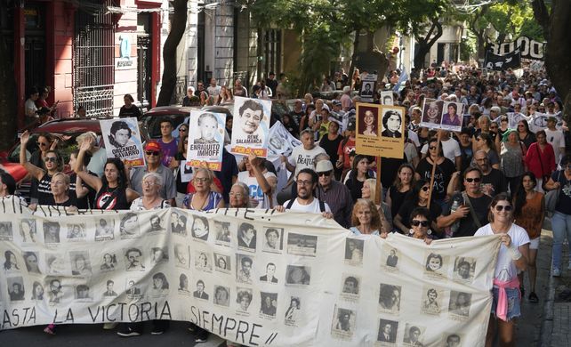 Multitudinaria marcha en Rosario a 48 años del golpe cívico militar