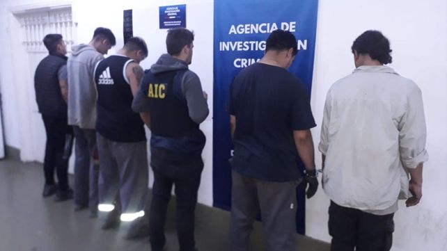 Los cinco aprehendidos fueron trasladados a sede AIC con la colaboración de la Brigada de Balaceras.