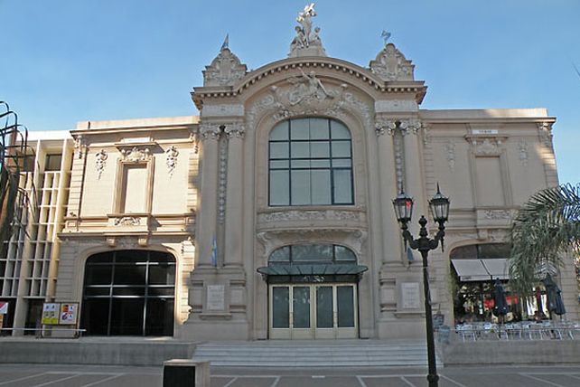 El Municipio otorga la concesión de la confitería del Teatro Municipal