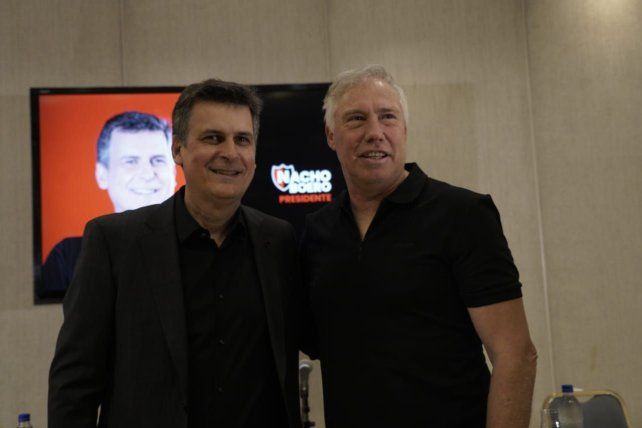Ignacio Boero y Roberto Sensini, en la presentaci&oacute;n de Unen sobre la gesti&oacute;n del f&uacute;tbol de Newell's.