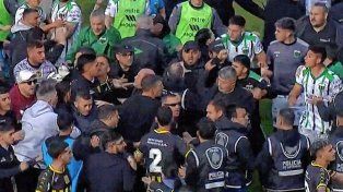 Incidentes entre jugadores de Chicago y Almirante.