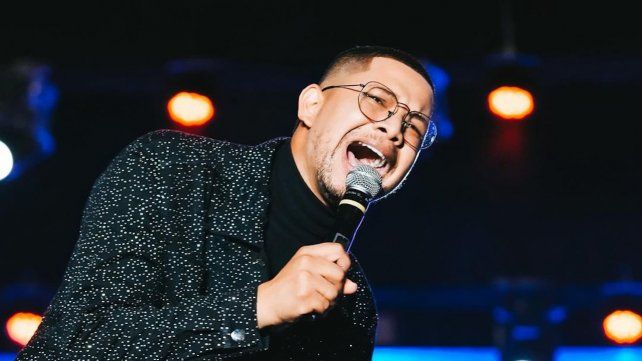 Un popular cantante brasileño sufrió un infarto en el escenario y murió