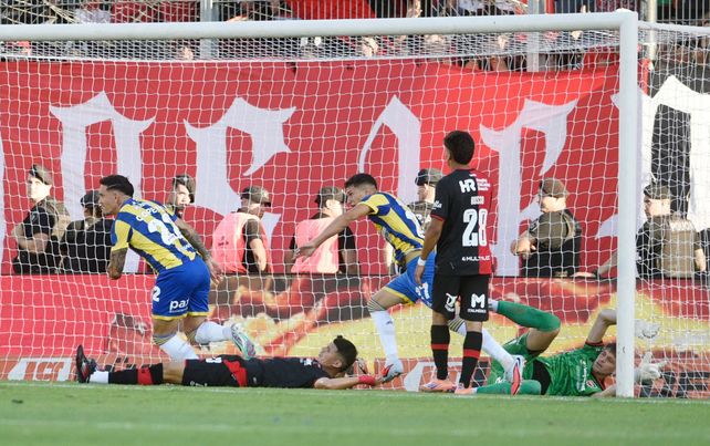 Enzo Copetti convierte en el clásico, el triunfo más resonante como visitante de Central en lo que va del Apertura.