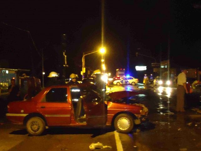 Murieron padre e hijo en un choque en el acceso a Esperanza