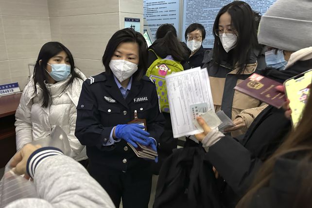 China. Compañías de servicios de viajes dijeron que las reservas de vuelos internacionales subieron ocho veces.