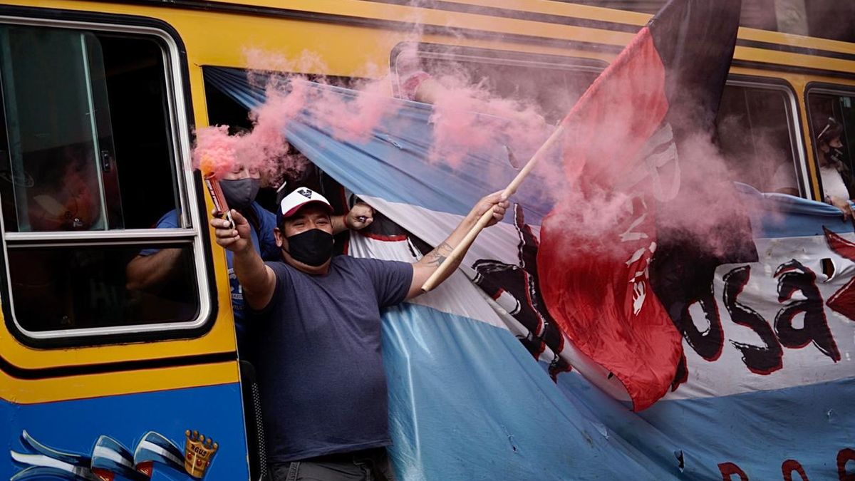 La Caravana de la Militancia recorri el microcentro rosarino en