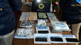 En un allanamiento en Concordia, la policía secuestró 119 dosis de cocaína, teléfonos, una balanza y dinero en efectivo. Una mujer de 35 años fue detenida.