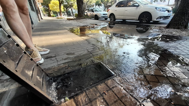 Vecinos de barrio Parque, jaqueados por robos de medidores de agua y picaportes