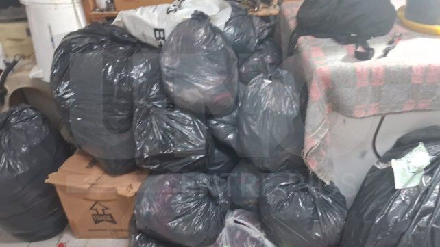 BOLSAS. Paranaenses entregaron donaciones en Bahia Blanca