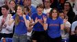 Taylor Swift fue una de las personalidades destacadas en la final de la NBA, junto a Alana Haim y Mariska Hargitay. Taylor Swift fue una de las personalidades destacadas en la final de la NBA, junto a Alana Haim y Mariska Hargitay.