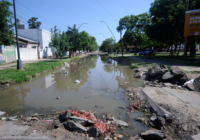 Una laguna. Así está la calle Padre Quiroga