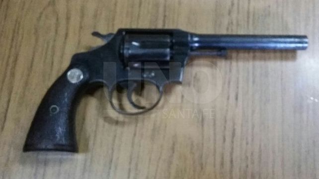 B° Las Flores: perseguidos y aprehendidos con un arma de guerra cargada
