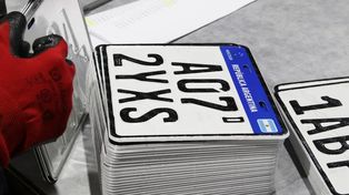 Alertan sobre una posible escasez de patentes y cédulas verdes para autos y motos.&nbsp;