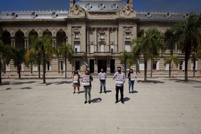 Cinco referentes de Ciudad Futura llevaron un petitorio a la Casa Gris. Ningún funcionario los recibidos.