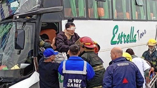 Un micro de Concordia chocó en la Panamericana: hay 12 personas heridas