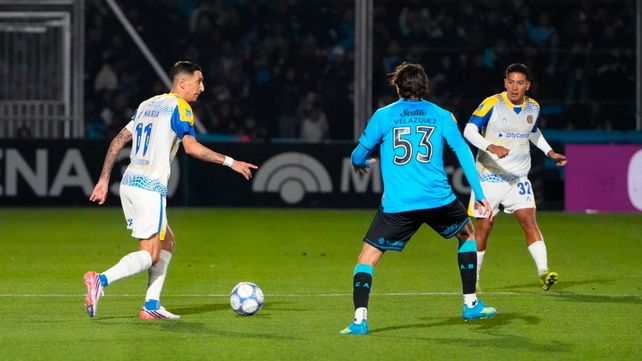 Ángel Di María intenta iniciar un ataque para Central en Córdoba.&nbsp;