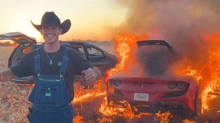 Cody Detwiler, youtuber estadounidense, incendió su Ferrari y, dos años después, fue arrestado por cargos de evasión impositiva.